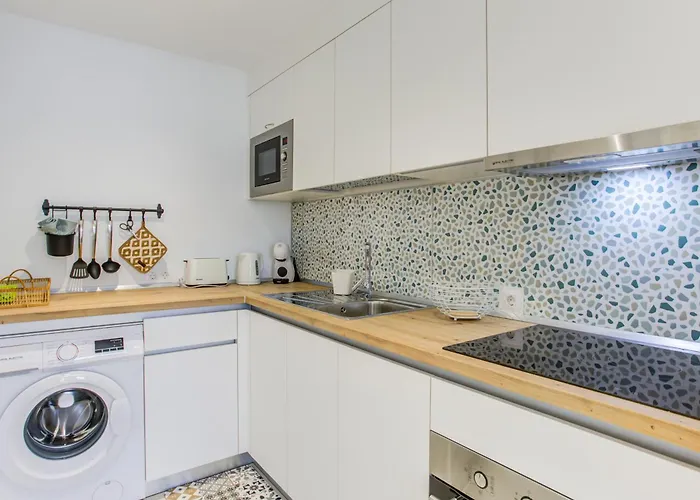 Homu Cherne - Muy Cerca De La Playa