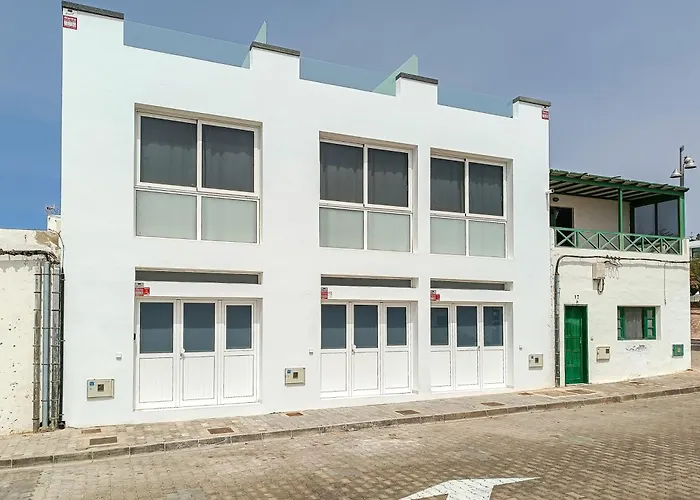 Homu Cherne - Muy Cerca De La Playa 아파트